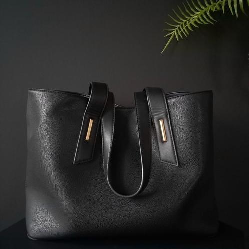Zwarte tas met magneetsluiting, Sieraden, Tassen en Uiterlijk, Tassen | Damestassen, Zo goed als nieuw, Zwart, Ophalen of Verzenden