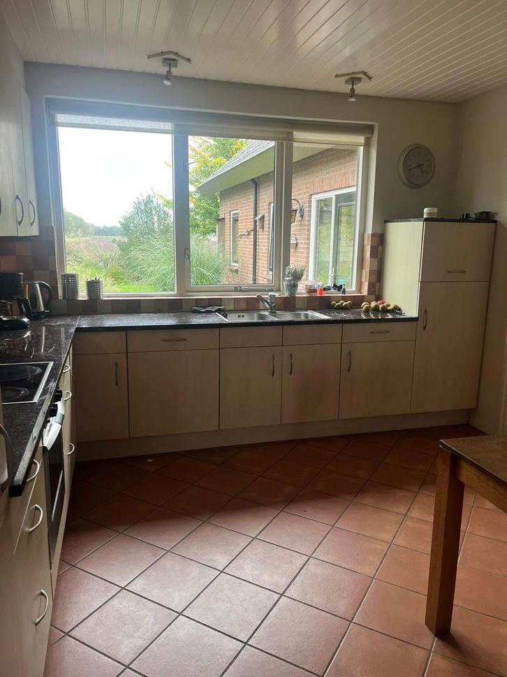 Keuken met natuursteen blad, Huis en Inrichting, Keuken | Complete keukens, Gebruikt, Hoekkeuken, Crème, Graniet of Steen, Ophalen