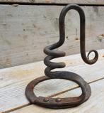 Brocante antieke smeedijzeren Jeanne d'Arc kandelaar, Verzenden, Overige materialen