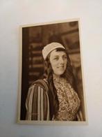 MARKEN. MEISJE IN KLEDERDRACHT, Ophalen of Verzenden, Voor 1920