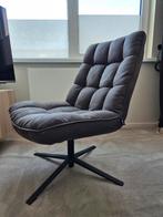 WOOOD Dirkje Draaifauteuil stof antraciet grijs 101x70x85, Huis en Inrichting, Fauteuils, Ophalen, 75 tot 100 cm, Zo goed als nieuw