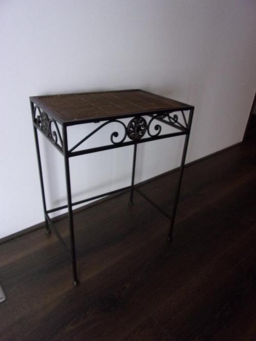 BIJZETTAFEL/MUURTAFEL/SIERLIJKE PLANTENTAFEL BRUIN METAAL, Antiek en Kunst, Curiosa en Brocante, Ophalen