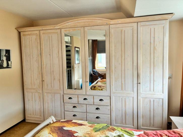 Grote mooie white wash kleding kast met veel opbergruimte, Huis en Inrichting, Kasten | Kledingkasten, Zo goed als nieuw, 200 cm of meer