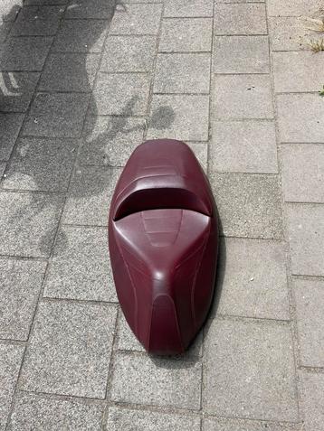 Zadel piaggio beverly 125, 350 (mist sluithaak) beschikbaar voor biedingen