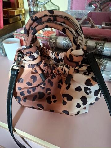 Hvisk tasje luipaard  beschikbaar voor biedingen