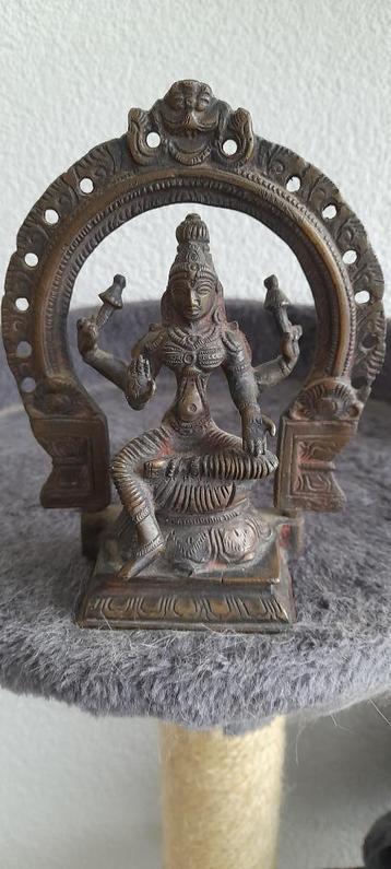 Goddelijke Devi Lakshmi in aureool brons beschikbaar voor biedingen