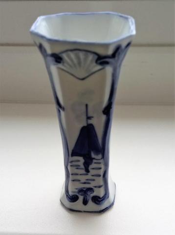 Delfts blauw porseleinen bekervaasje omstreeks 1900 beschikbaar voor biedingen