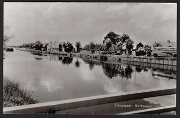 Langeraar, Aarkanaal woningen, boot en bus, ong. 1964 beschikbaar voor biedingen