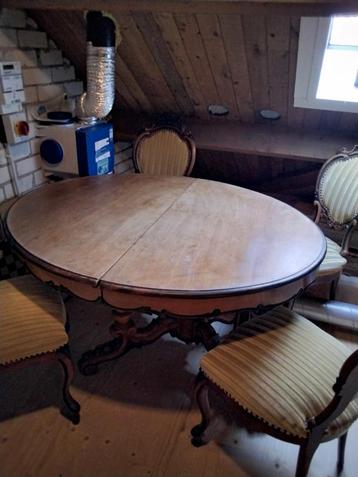 Antieke ovale eettafel evt. met 6 bijpassende stoelen beschikbaar voor biedingen