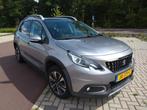 Peugeot 2008 1.2 VTI 110pk Trekhaak | Panoramadak, Auto's, Voorwielaandrijving, 1250 kg, Zwart, Leder en Stof