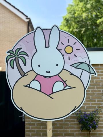 Roze Nijntje geboortebord te huur | €2 per dag beschikbaar voor biedingen