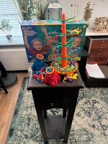 Swinging Monkeys beschikbaar voor biedingen