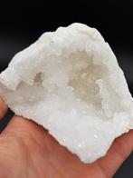 Complete Bergkristal geode, Verzamelen, Mineralen en Fossielen, Ophalen of Verzenden, Mineraal