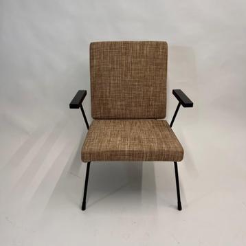Gispen 1407 'luxe' fauteuil ontwerp Wim Rietveld REFURBISHED beschikbaar voor biedingen