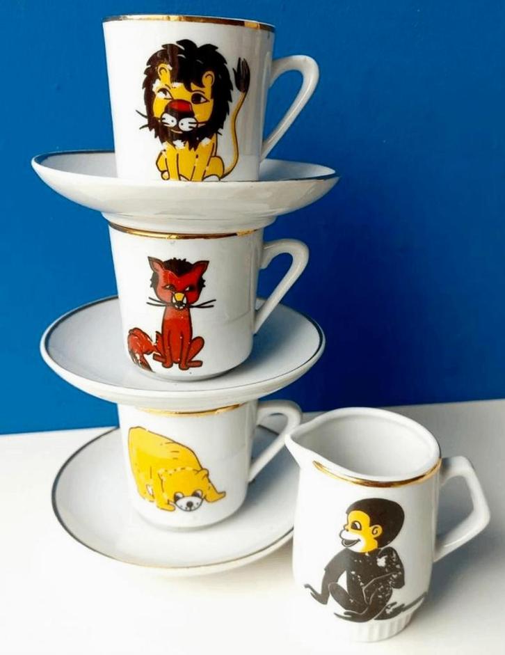 Vintage porseleinen kinderserviesje/Hongaars, Huis en Inrichting, Keuken | Servies, Gebruikt, Kop(pen) en/of Schotel(s), Overige stijlen