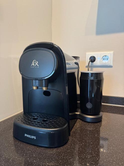 Philips L'OR BARISTA LM8014/60 met melkopschuimer, Witgoed en Apparatuur, Koffiezetapparaten, Zo goed als nieuw, Koffiepads en cups