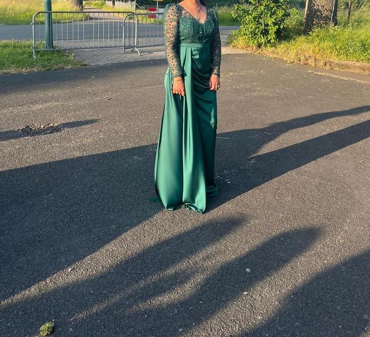 Groene Jurk met Kant, Kleding | Dames, Jurken, Zo goed als nieuw, Maat 38/40 (M), Groen, Onder de knie, Ophalen