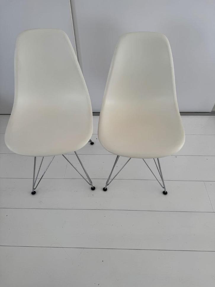 6 originele Vitra Eames DSR stoelen – wit, Huis en Inrichting, Stoelen, Gebruikt, Vijf, Zes of meer stoelen, Kunststof, Metaal