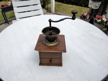 Oude koffiemolen beschikbaar voor biedingen