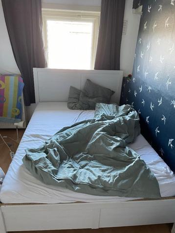 Bed + mattress 160 x 200