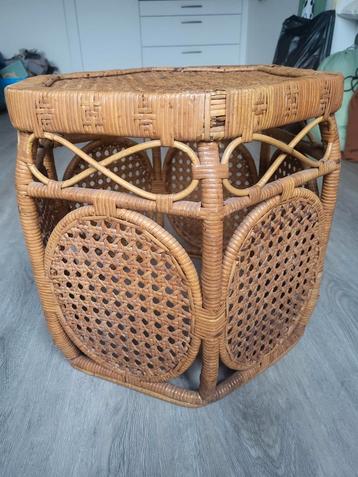 Vintage Rotan Bijzettafel/Kruk beschikbaar voor biedingen