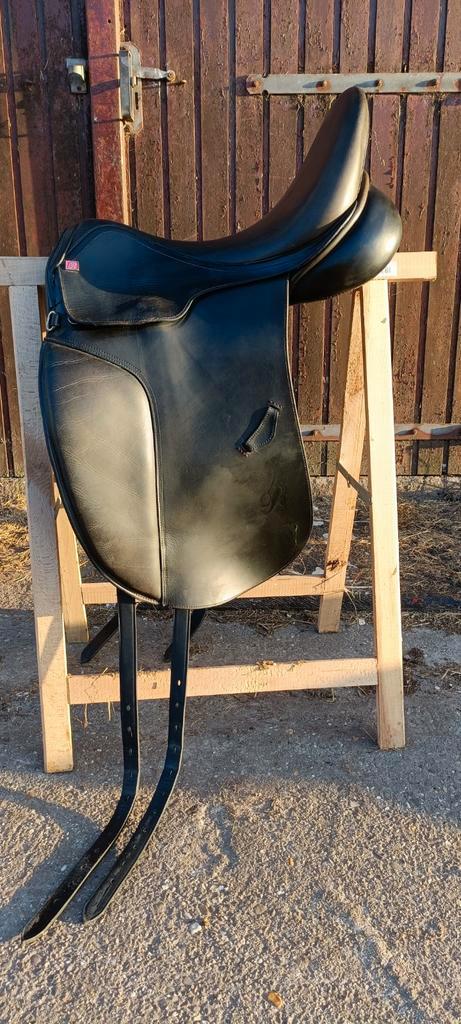 Rossner Montreal dressuur zadel, Dieren en Toebehoren, Paarden en Pony's | Zadels, Gebruikt, Dressuur, Ophalen