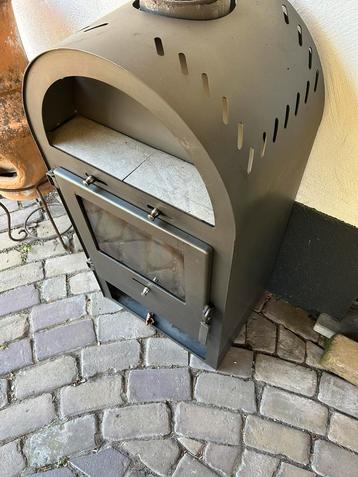 Goed werkende houtkachel  beschikbaar voor biedingen