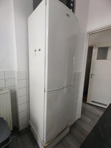 Koel-vriescombinatie Koelkast met vriezer beschikbaar voor biedingen