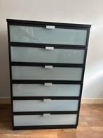 Donkerbruine ladekast Hopen met melkglas van IKEA, Gebruikt, 5 laden of meer, 100 tot 150 cm, 25 tot 50 cm