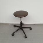 Ahrend verrijdbare kruk  - bruine skai ihv 41-57cm, Huis en Inrichting, Krukjes, Ophalen of Verzenden, Gebruikt, Hout