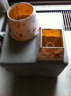 2 lampen kapjes stof met roosjes 1 ronde +1 vierkante, Huis en Inrichting, Ophalen of Verzenden, Stof, Minder dan 50 cm