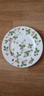 Wedgwood Wild Strawberry 2 dinerborden, Verzenden, Gebruikt, Porselein, Bord of Schaal