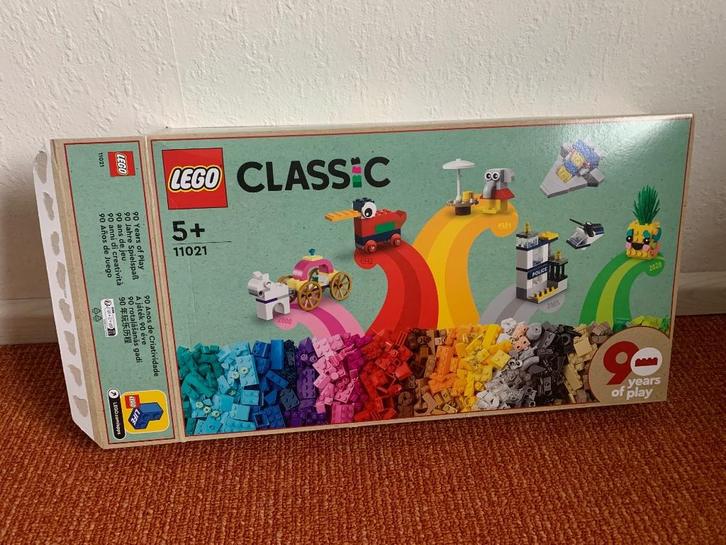 Lego doos 11021 - 90 years of play (zonder inhoud), Kinderen en Baby's, Speelgoed | Duplo en Lego, Nieuw, Ophalen of Verzenden