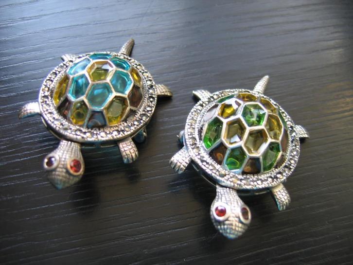 2 Mooie Zilveren Tiffany Broches - verschillende kleuren, Sieraden, Tassen en Uiterlijk, Antieke sieraden, Broche, Zilver, Verzenden
