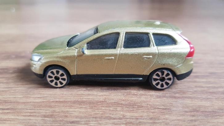 Volvo XC60 schaalmodel goud, Hobby en Vrije tijd, Modelauto's | Overige schalen, Gebruikt, Auto, Ophalen of Verzenden
