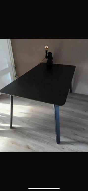 zwarte eettafel