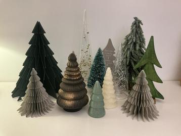 Kleine partij diverse groen tinten kerstboompjes beschikbaar voor biedingen