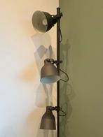 Industriële vloerlamp met 3 verstelbare spots – grijs metaal, Ophalen, Zo goed als nieuw, Metaal, 150 tot 200 cm