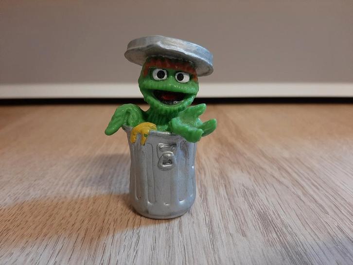 Sesamstraat Oscar poppetje 7 cm bullyland, Verzamelen, Poppetjes en Figuurtjes, Ophalen of Verzenden