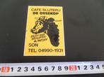 sticker Son Cafe Slijterij DE OSSEKOP 04990-1931, Ophalen, Zo goed als nieuw