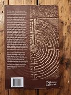 Emo's labyrint., Boeken, Ophalen of Verzenden, Gelezen