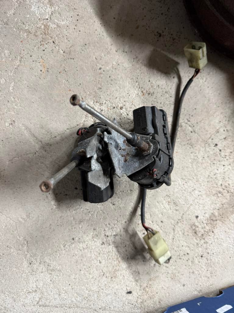 Koplamp wissers volvo 340 en 360, Ophalen