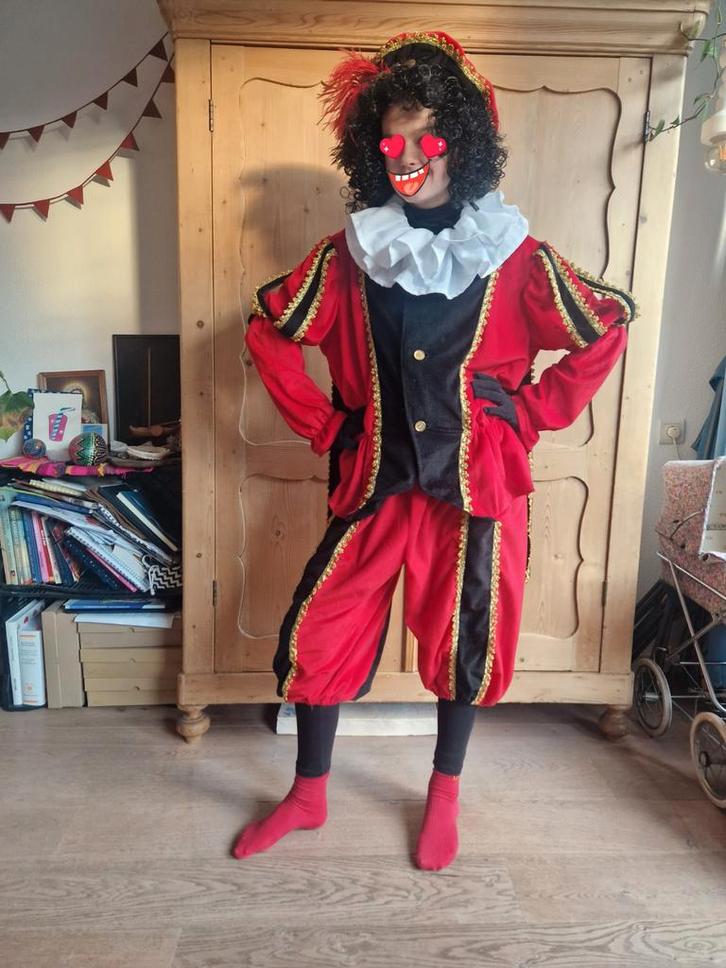 Heel mooi compleet pietenpak maat M, Diversen, Sinterklaas, Zo goed als nieuw, Ophalen of Verzenden