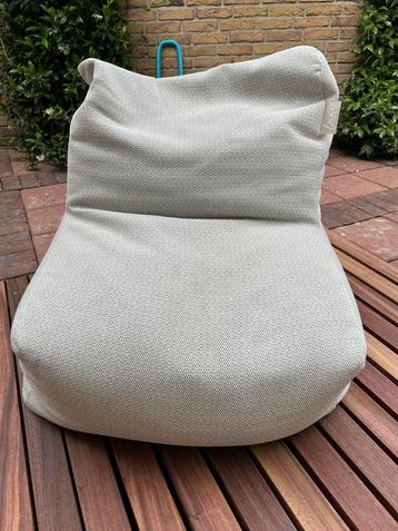 Lichtgrijze Laui loungestoel – altijd binnen gehaald beschikbaar voor biedingen