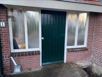 Hardhouten kozijn met deur en ramen beschikbaar voor biedingen