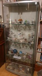 Glazen vitrinekast, Ophalen