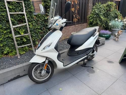 Piaggio new fly snor 2015 zeer nette scooter !!, Fietsen en Brommers, Scooters | Piaggio, Zo goed als nieuw, Fly, Benzine, Ophalen of Verzenden