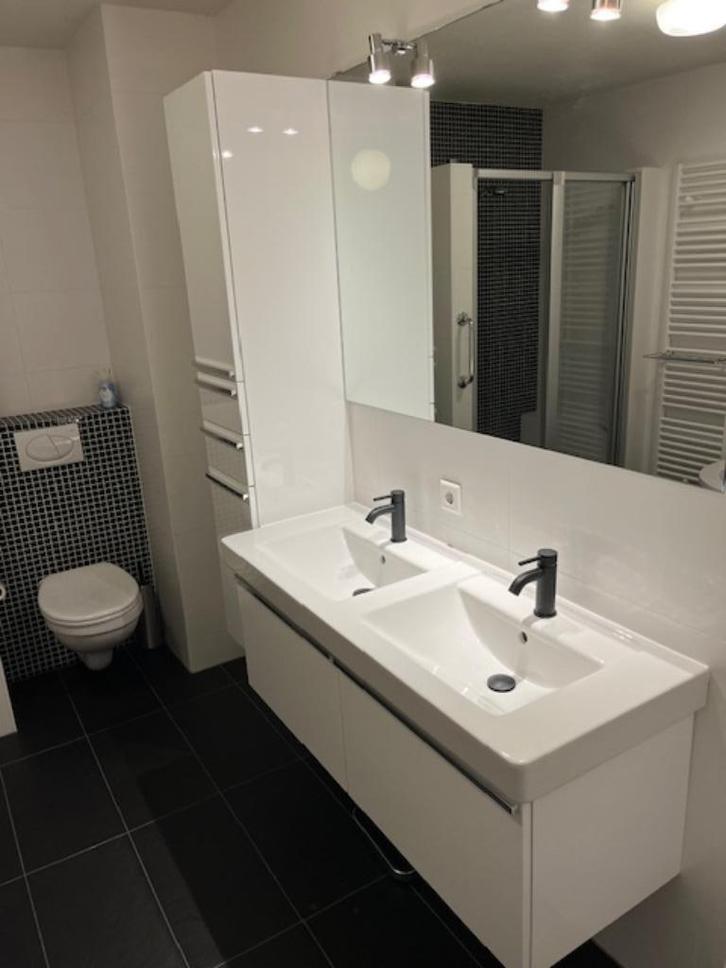 complete badkamer ( wastafel-meubel en douche ), Huis en Inrichting, Badkamer | Complete badkamers, Zo goed als nieuw, Ophalen