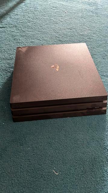 Playstation 4 Pro met 2 controllers beschikbaar voor biedingen