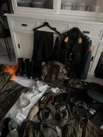 Plunjebaal met inhoud te koop, Verzamelen, Ophalen, Landmacht, Nederland, Kleding of Schoenen